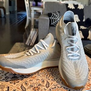 The North Face Men’s VECTIV Escape Knit Light Gray Sneakers Size 10